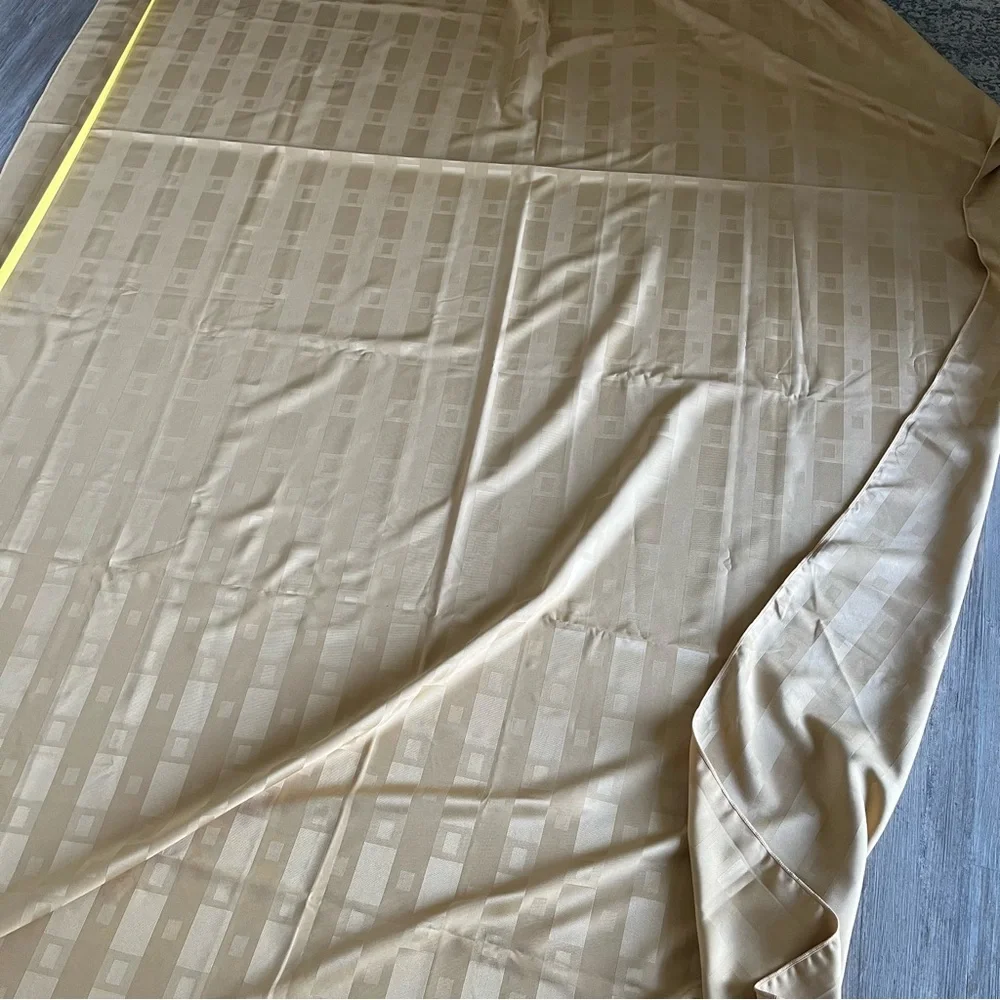 Tablecloth Gold