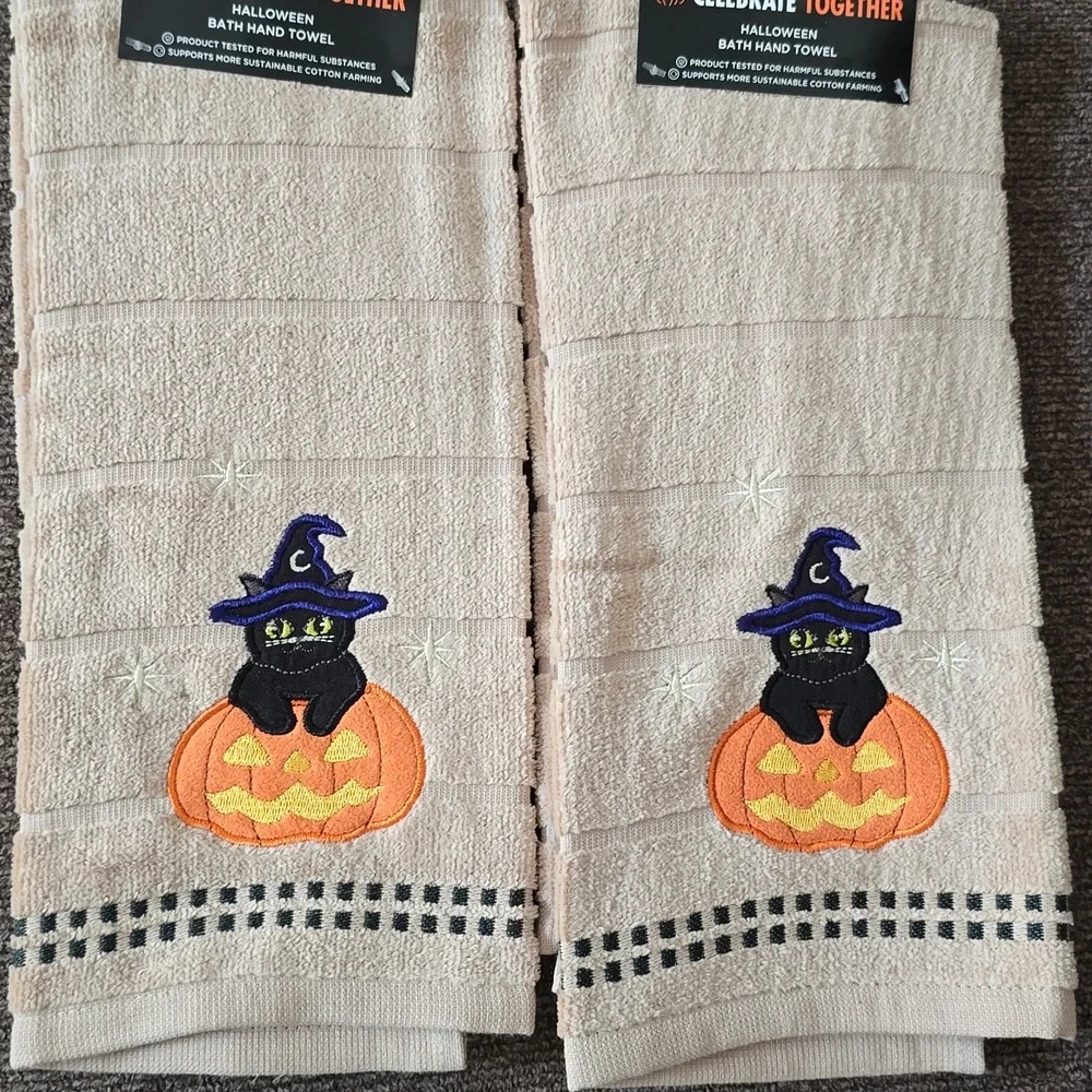 BUNDLE OF 2 HALLOWEEN BATH HAND TOWELS