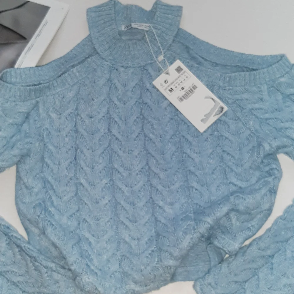 Zara *crop sweater shoulder