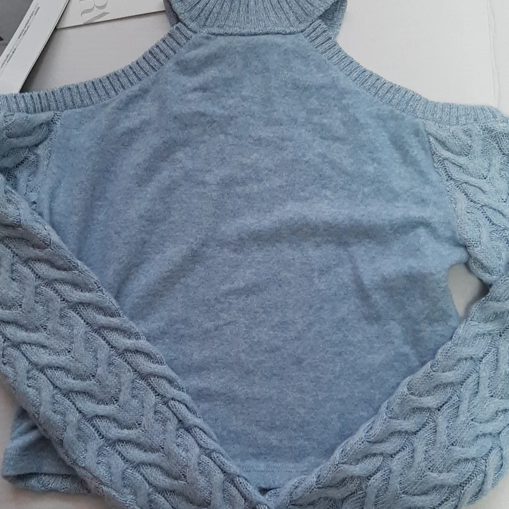 Zara *exposed sweater shoulder