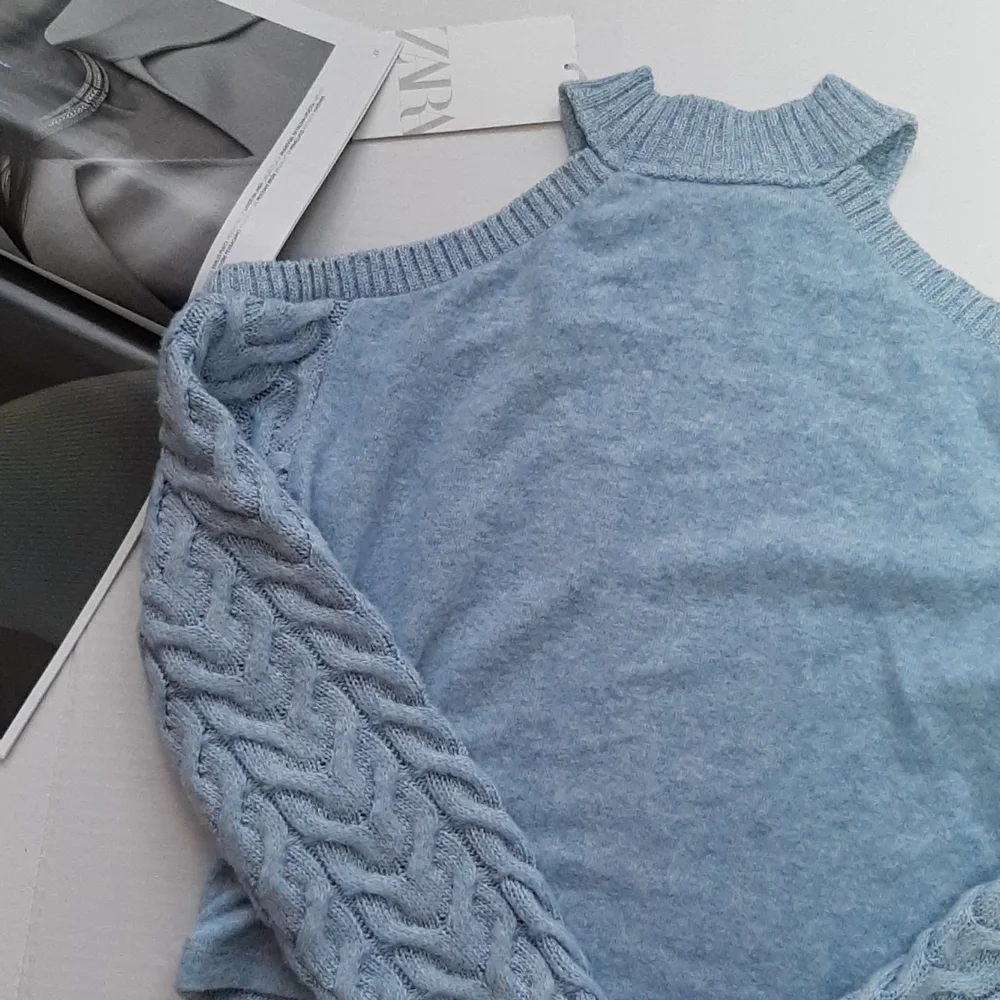 Zara *exposed *blue *crop