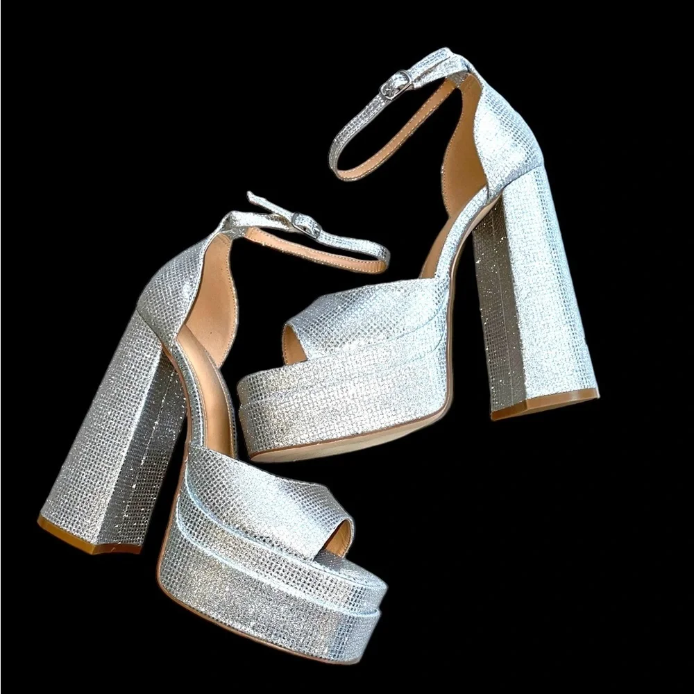 Shoe Dazzle reposhing this