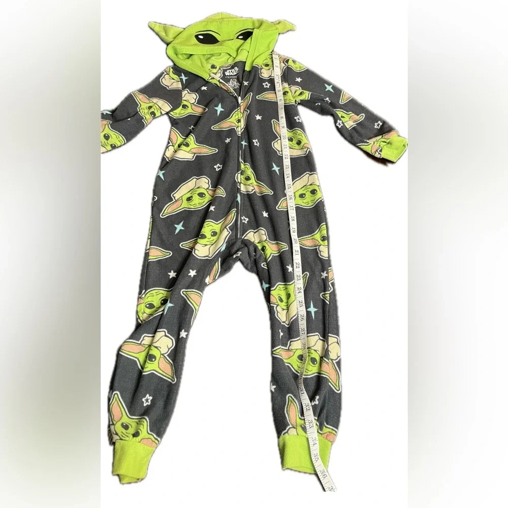 Star Wars Mandalorian Yoda Size 4/5 onesie hood green
