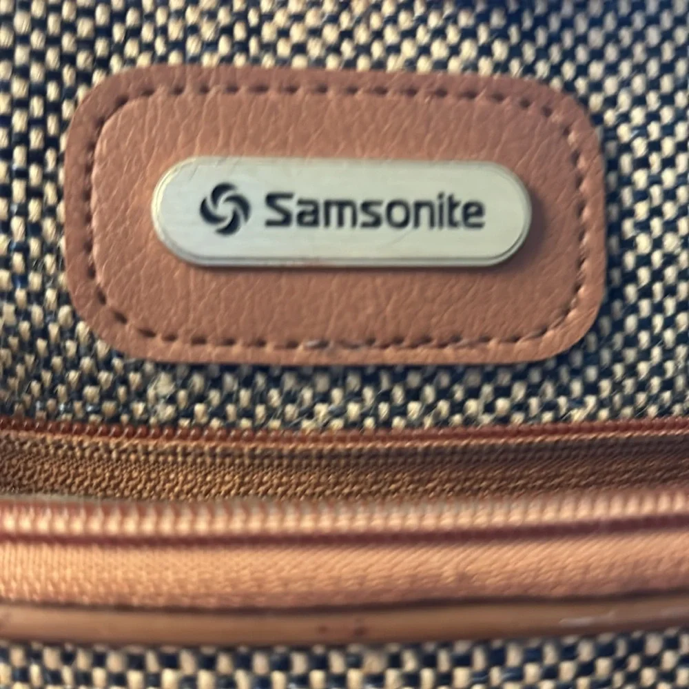 Samsonite few excellent