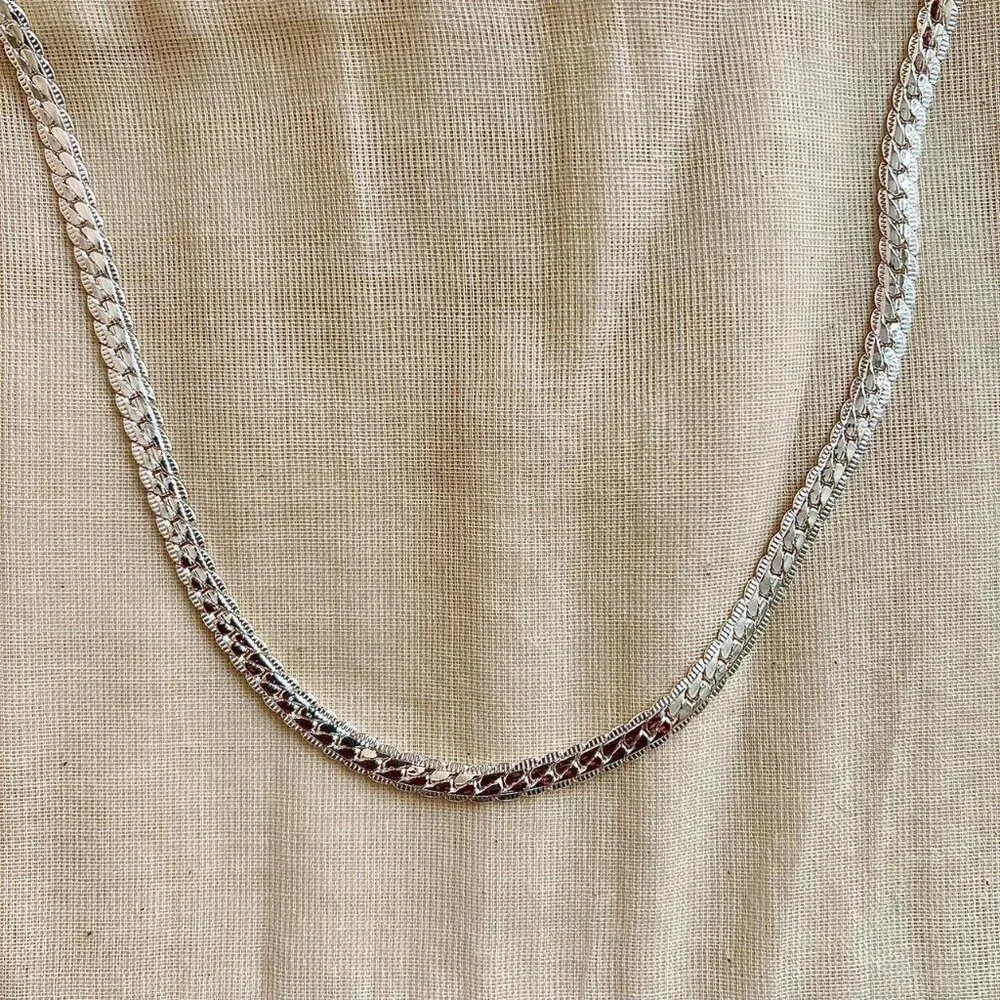 y2k 2000s vintage style silver cuban link chain necklace