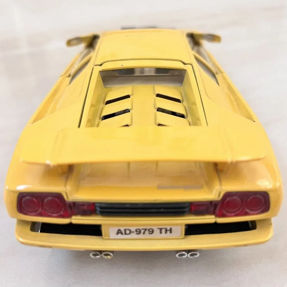 Bburago Lamborghini Diablo 1990 Collection Diecast Model Car 1/24 Yellow Italy