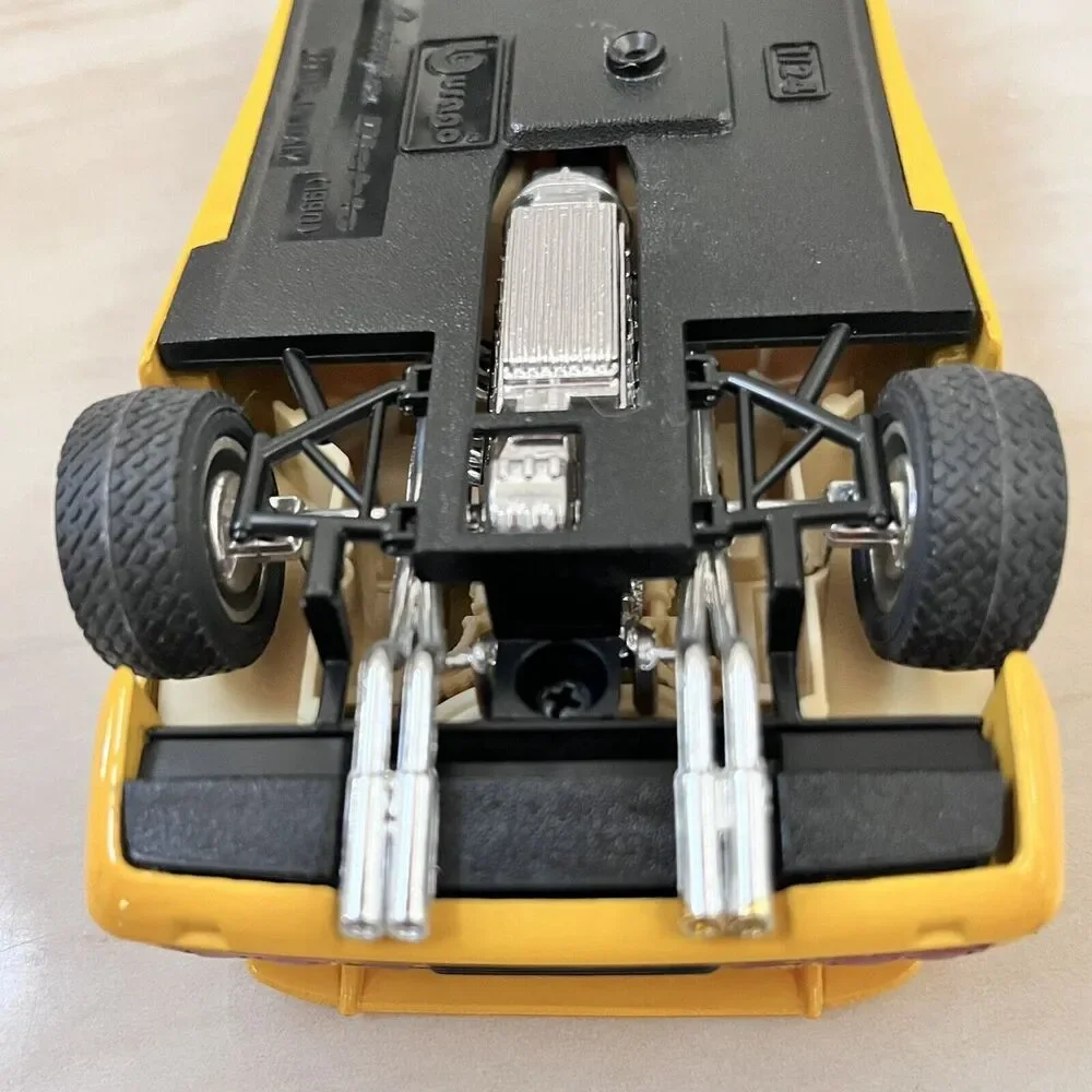 Bburago Lamborghini Diablo 1990 Collection Diecast Model Car 1/24 Yellow Italy