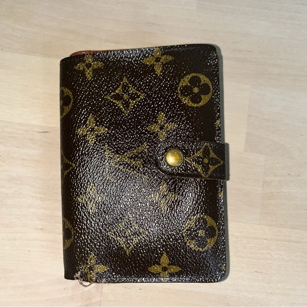 LOUIS VUITTON Kiss-Lock Monogram Canvas Leather Bifold Wallet