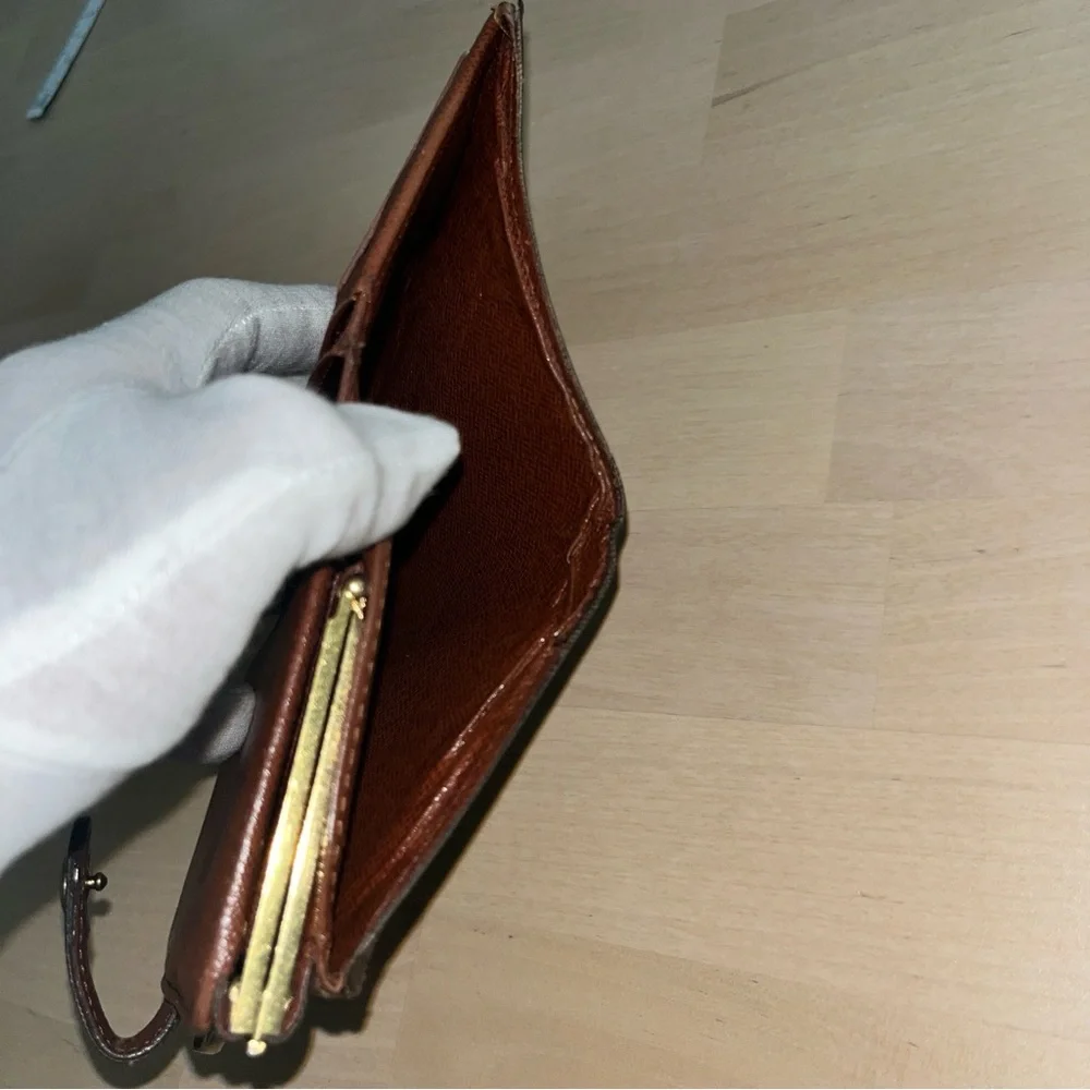 LOUIS VUITTON Kiss-Lock Monogram Canvas Leather Bifold Wallet