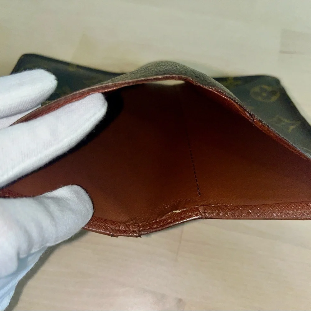 LOUIS VUITTON Kiss-Lock Monogram Canvas Leather Bifold Wallet