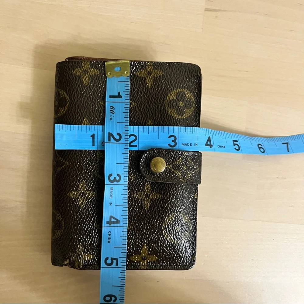 LOUIS VUITTON Kiss-Lock Monogram Canvas Leather Bifold Wallet