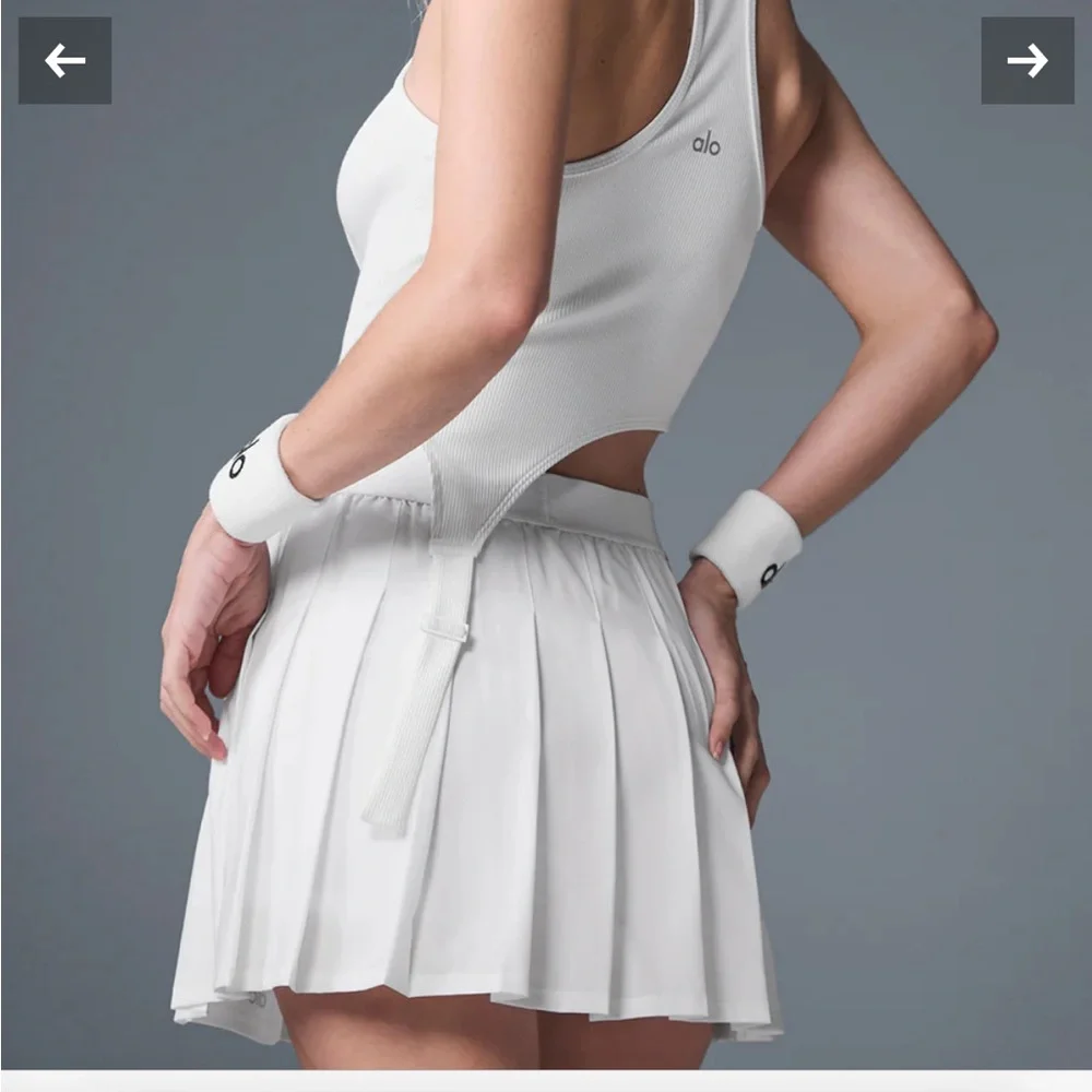 ALO Yoga varsity offers wrinkles