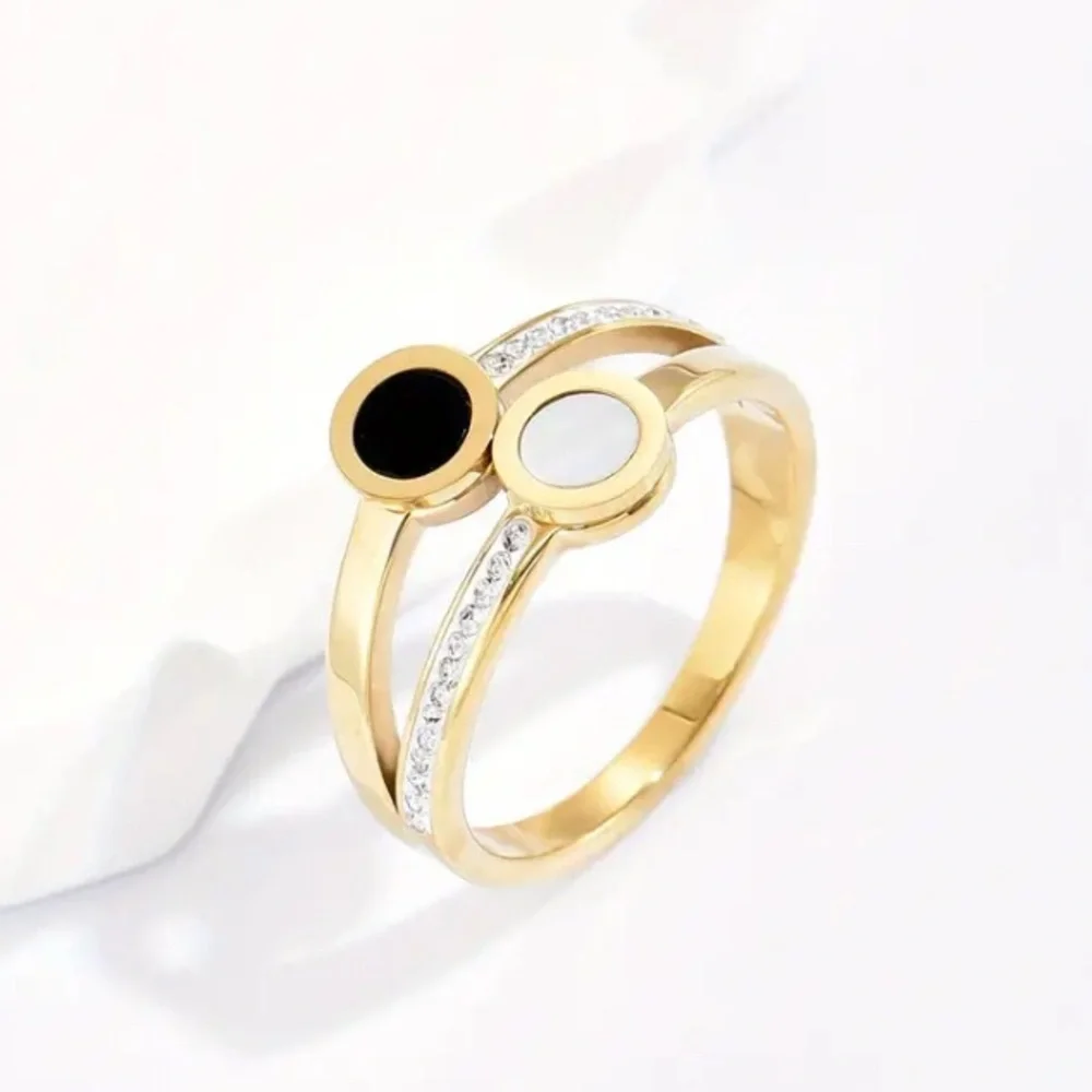 💍Dainty Double White and Black Shell Stainless Steel Ring