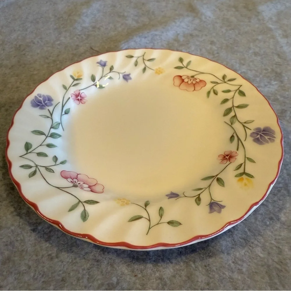 Johnson Brothers Fine English Tableware Summer Chintz Pattern Small Plate