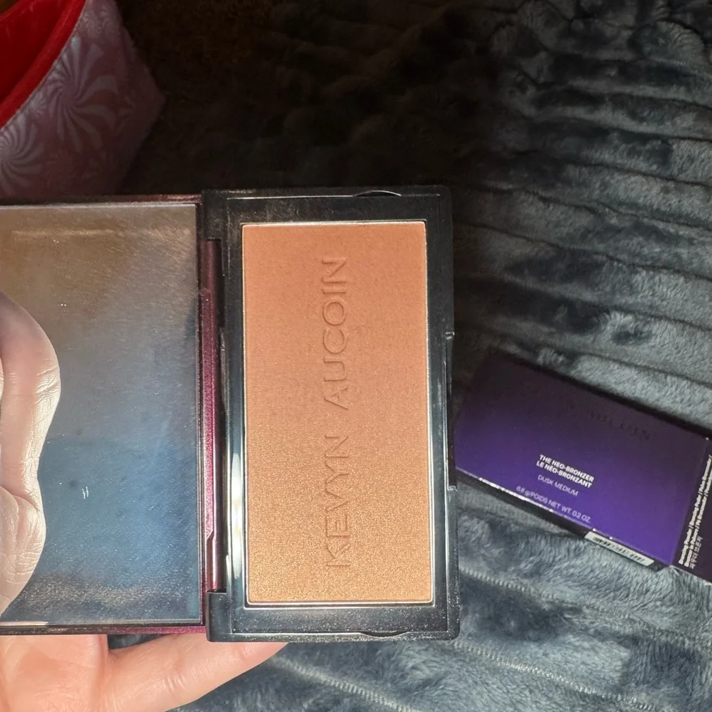 Kevyn Aucoin authentic comes