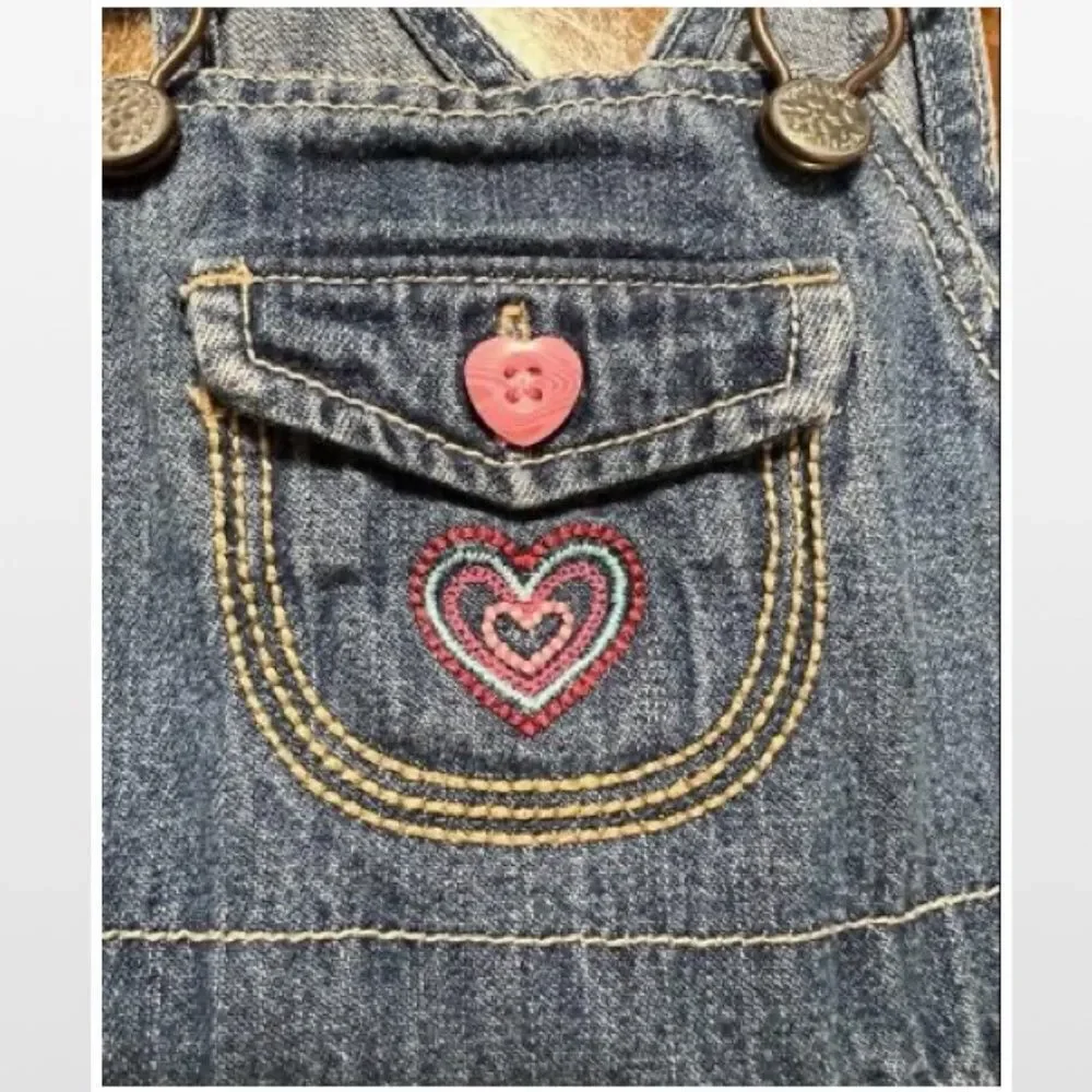 OshKosh Bgosh earth pockets embroidery