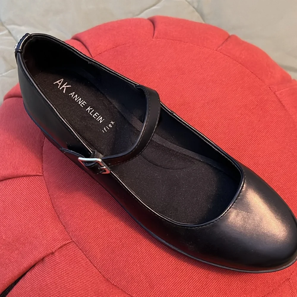 Anne Klein reposhing this