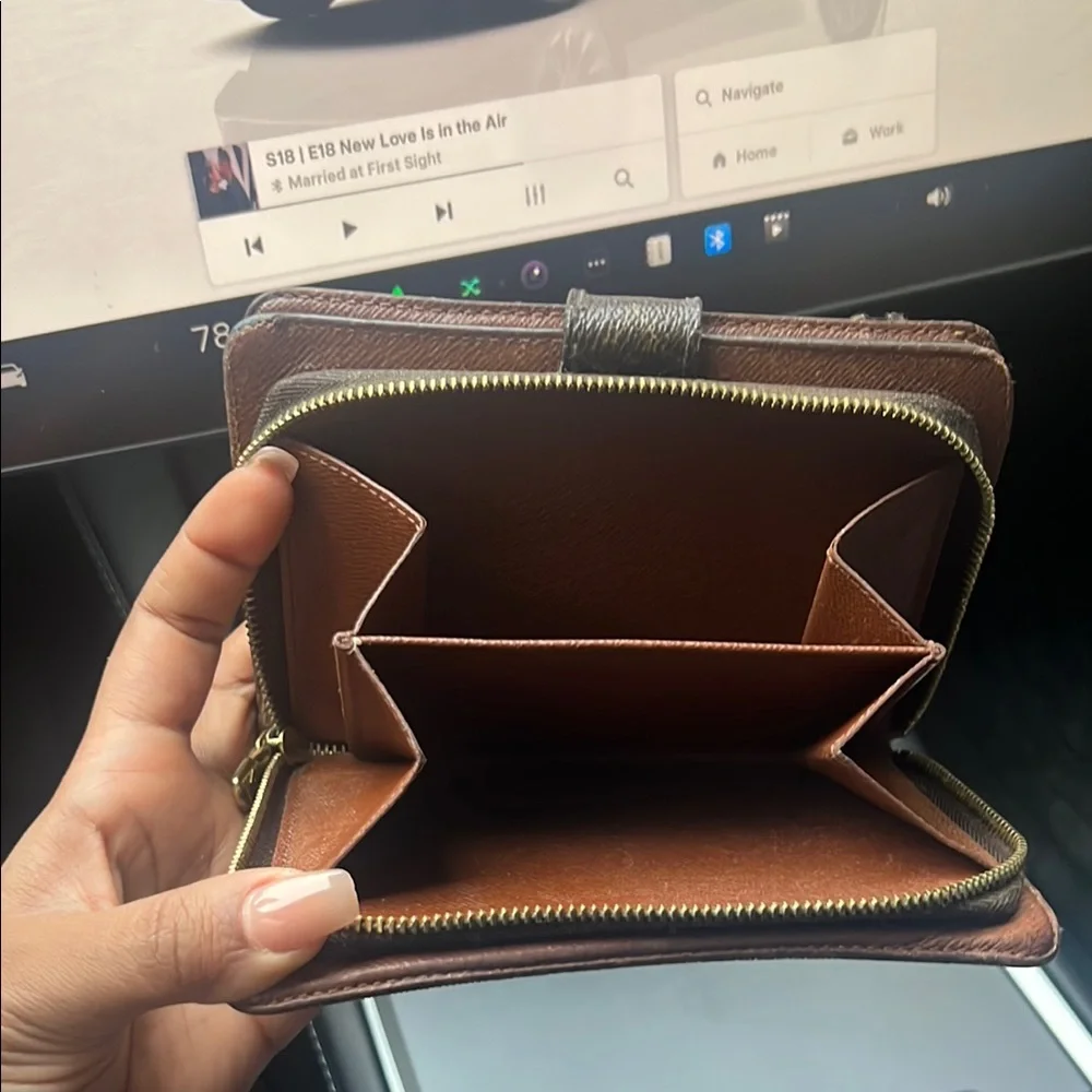 Pre loved Louis Vuitton Monogram Wallet