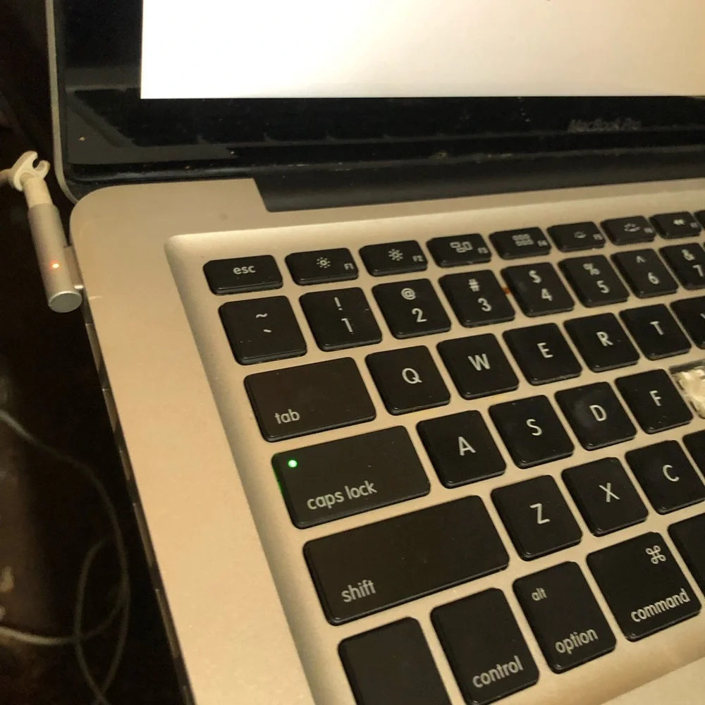Apple macbook silver