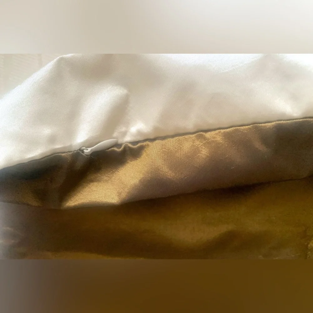 N/A decorative throw