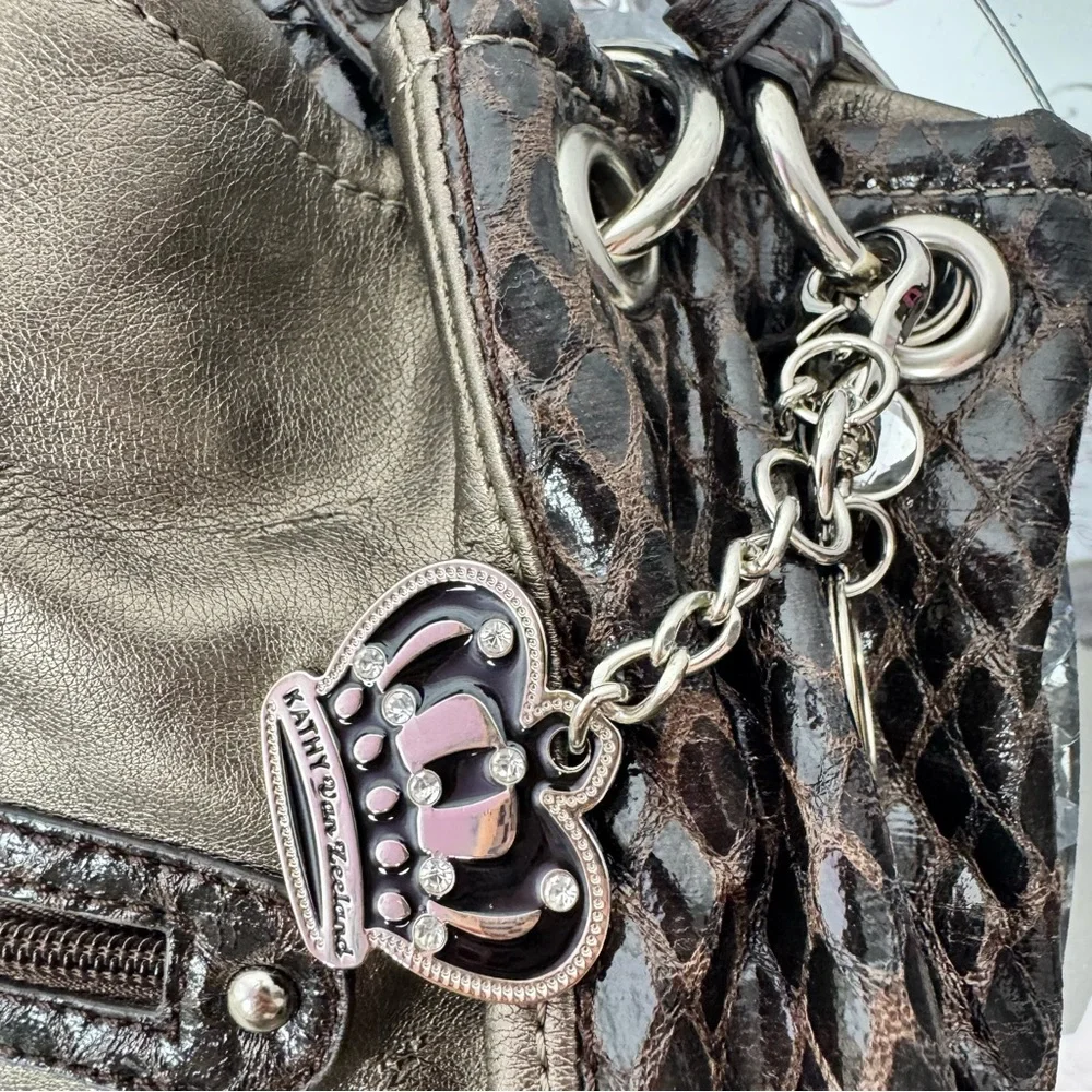 Kathy Van Zeeland this stylish