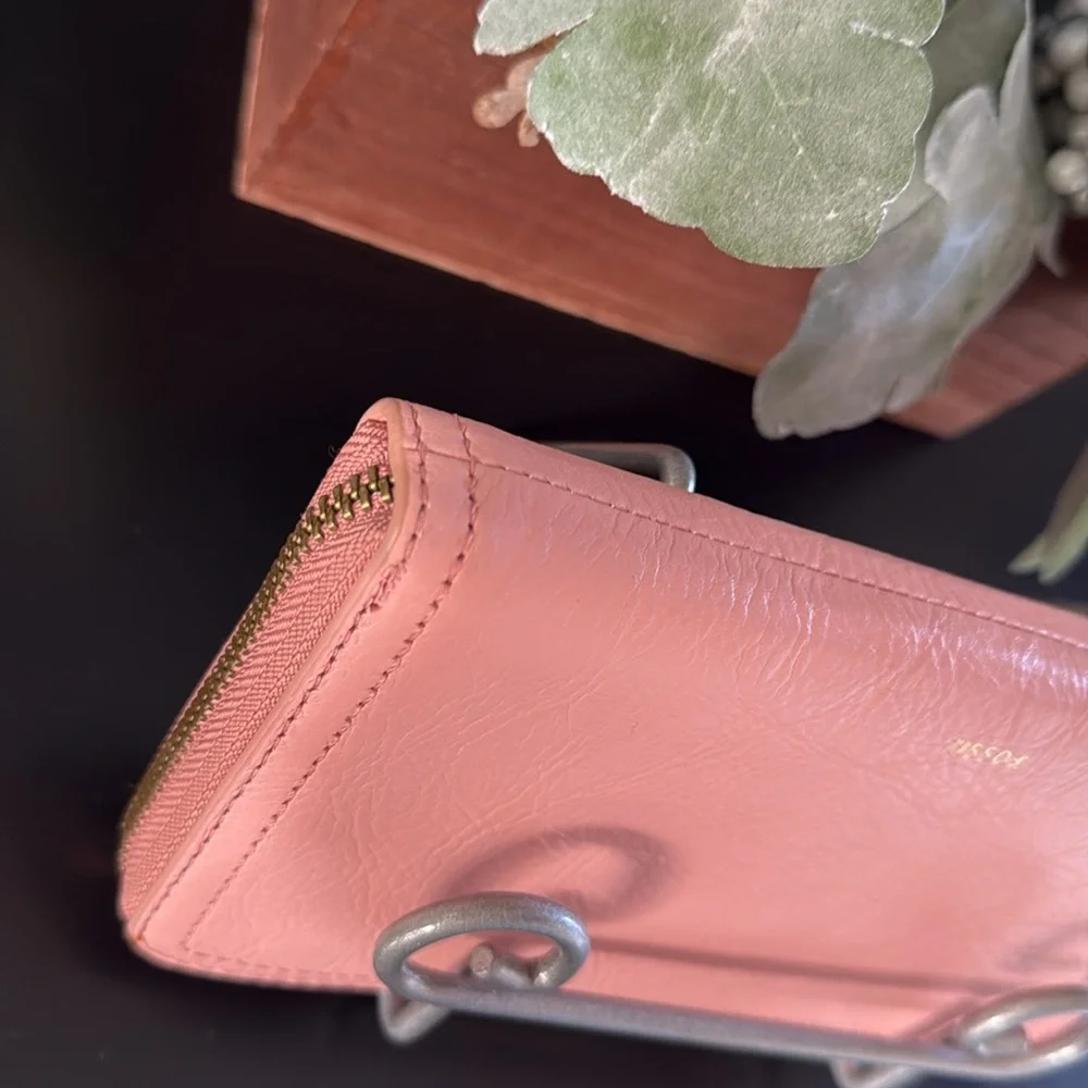 Fossil pink leather