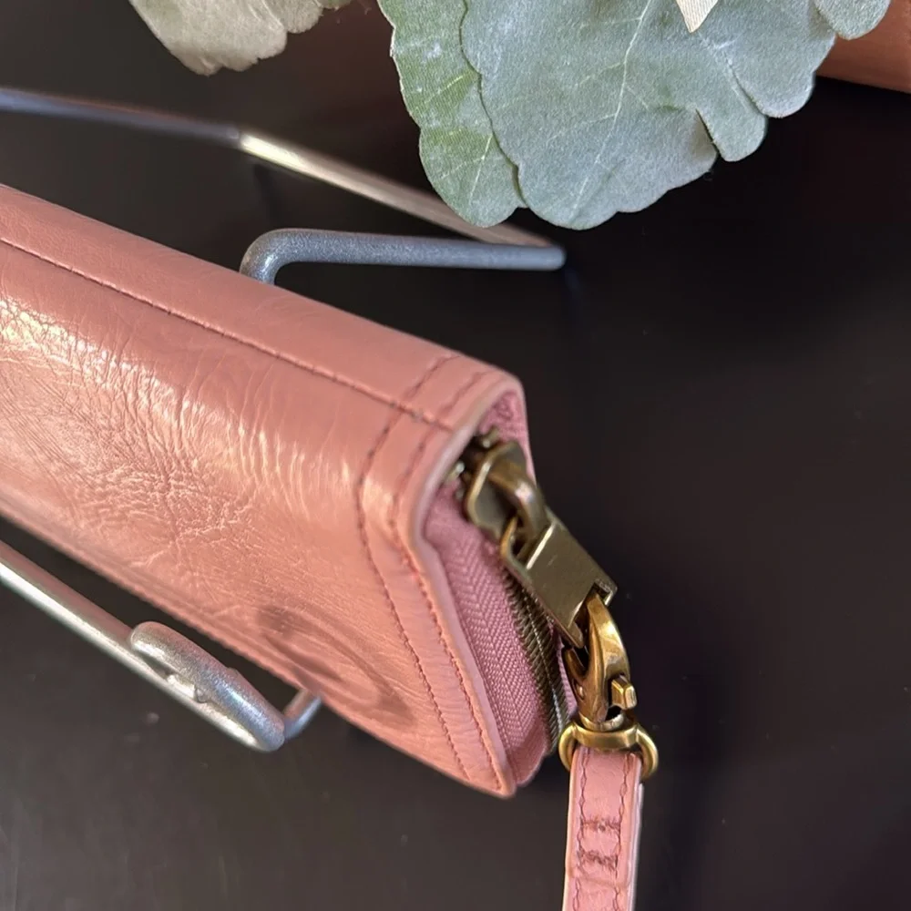 Fossil pink leather