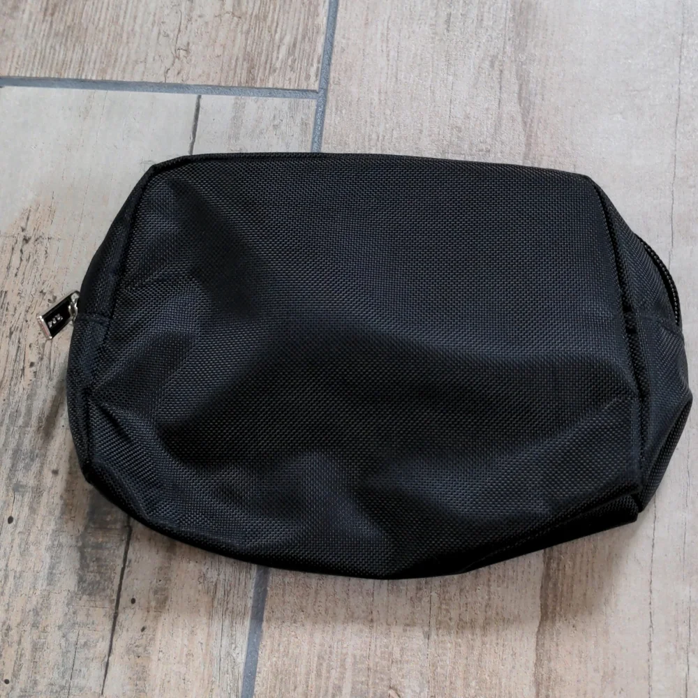 Tumi small delta