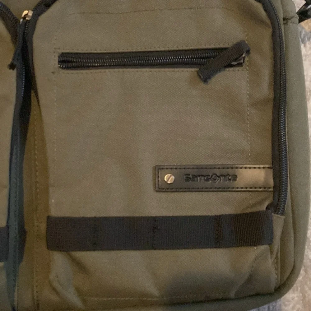 Samsonite canvas olive