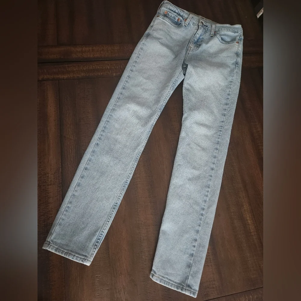 Gorgeous Light Wash Levi's Straight W28 L32