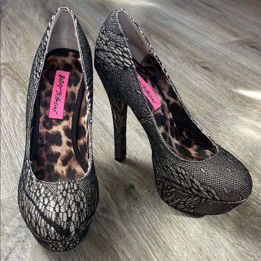 Betsey Johnson Black Lace Platform Heels Size 8 Medium
