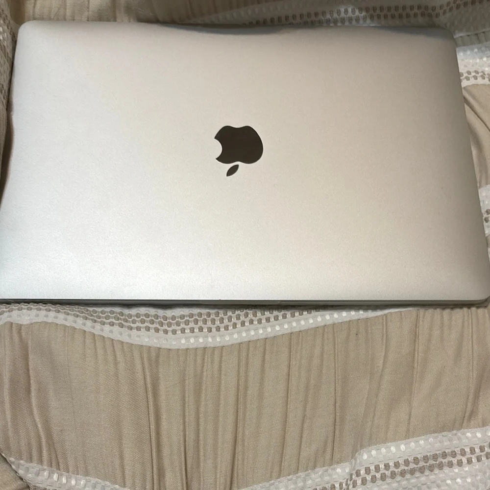 Apple macbook pro