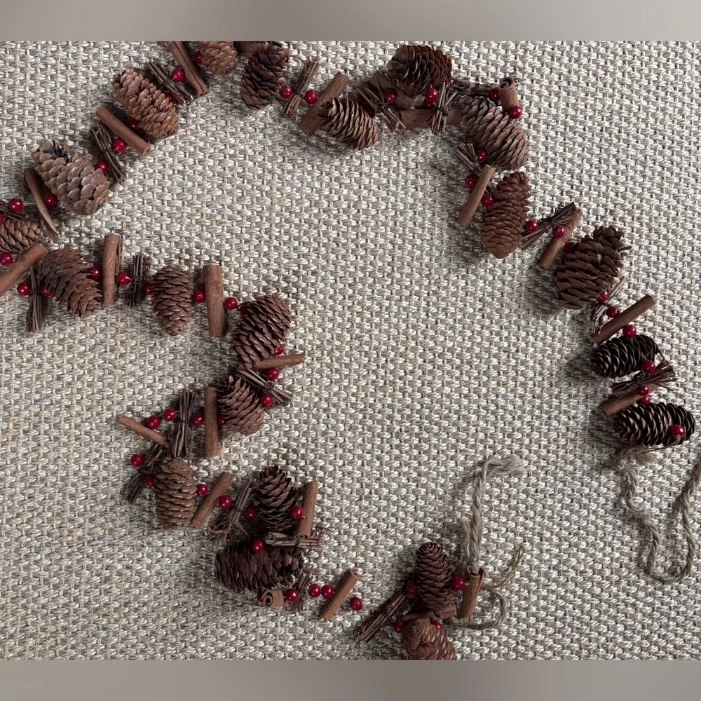 Pinecone Garland ~ 6ft
