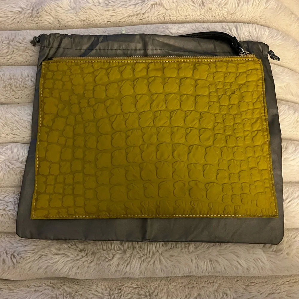 Tous stylish yellow