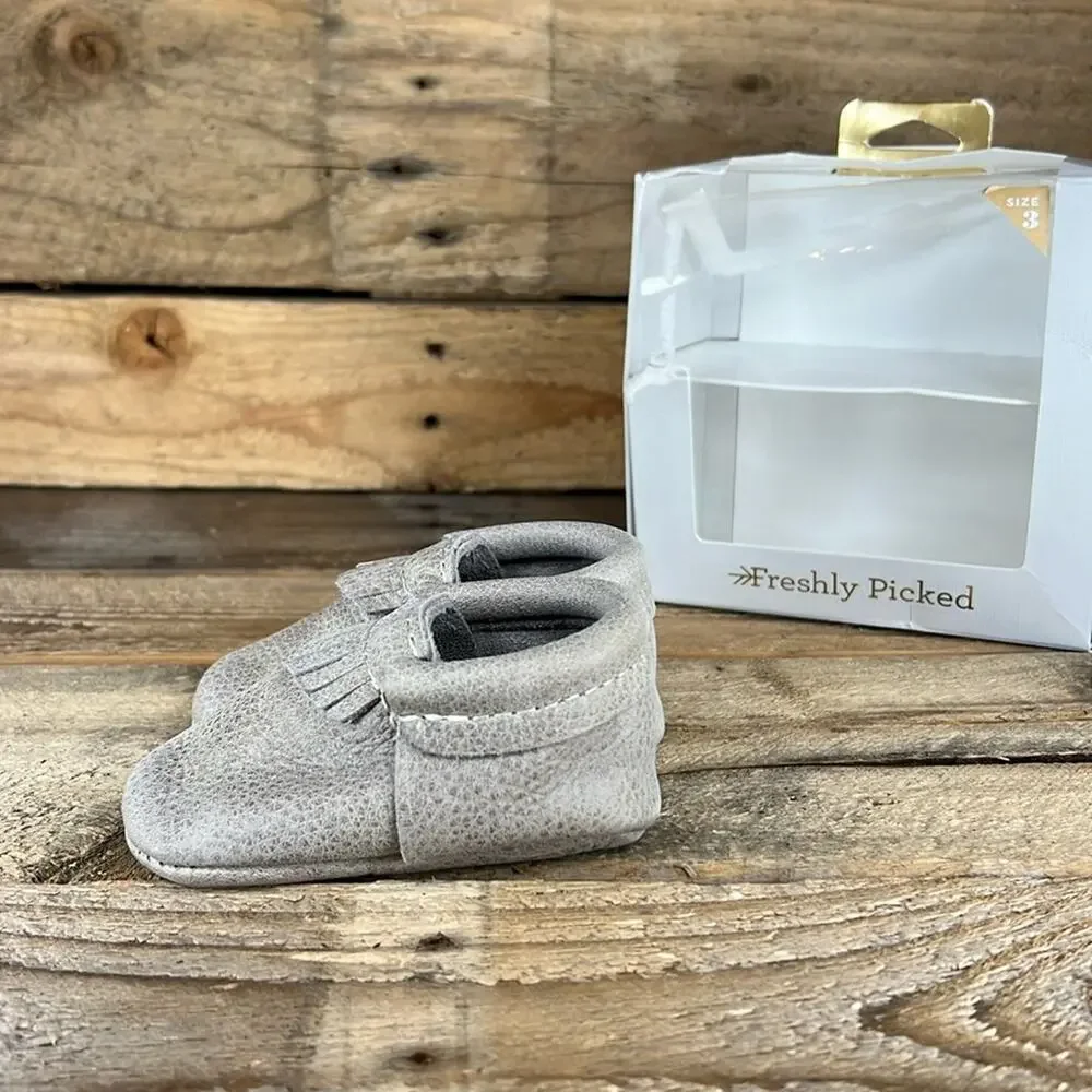 Freshly Picked Salt Flats City Moc - Gray Leather - 3 - New in box