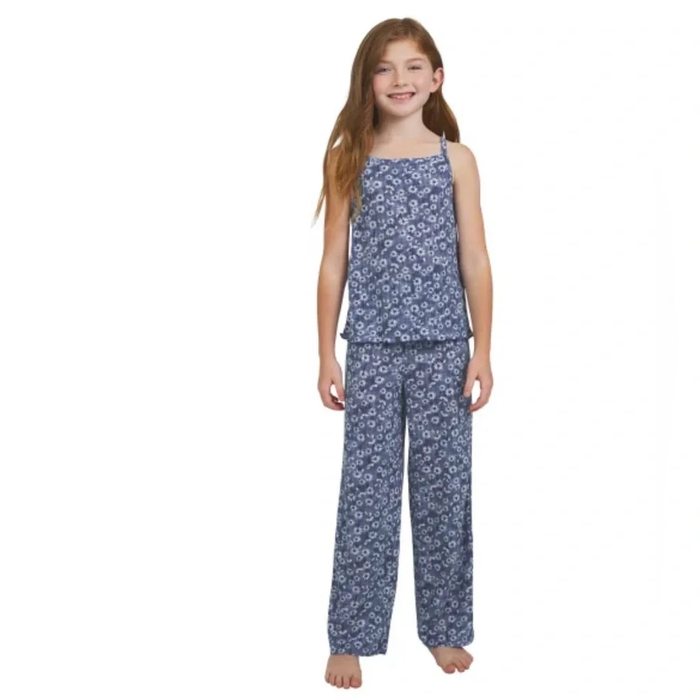 Lands End features elastic