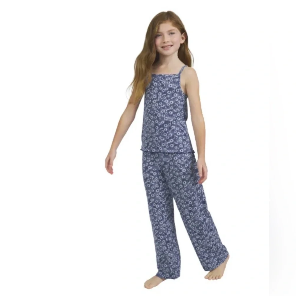Lands End features elastic