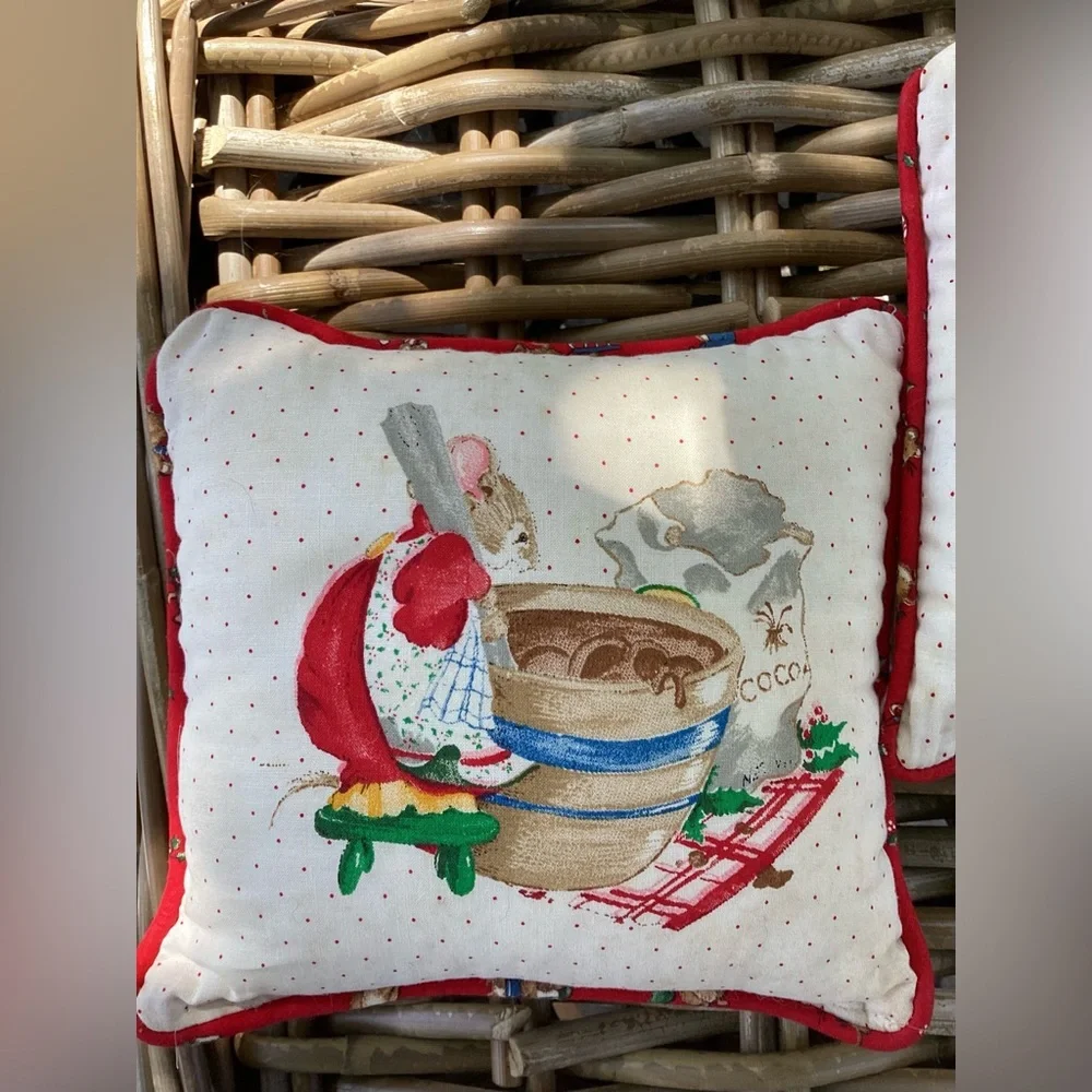 Cranston Mistletoe Mice Christmas Small Decorative Cottage-core Pillow Set (2)