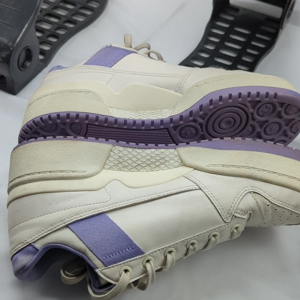 adidas Originals questions leave