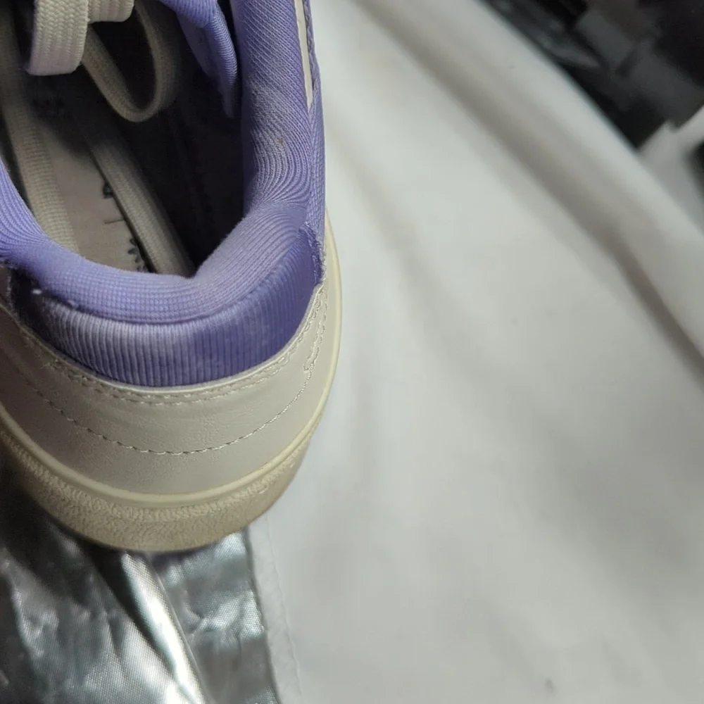 adidas Originals questions leave