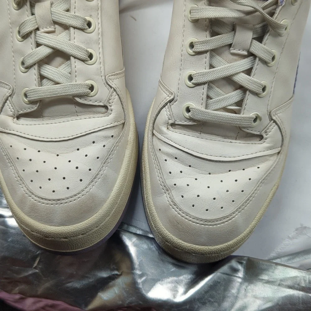 adidas Originals questions leave