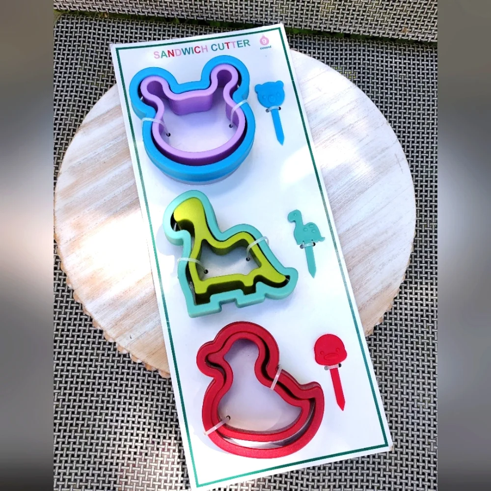 Target Bullseye Sandwich Cutter Set of 9 Pieces with Bear, Dino and Duck Shapes