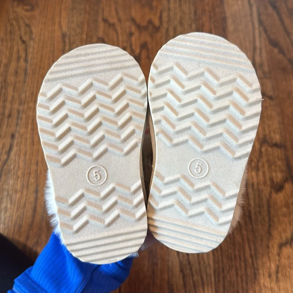 N/A cozy slippers
