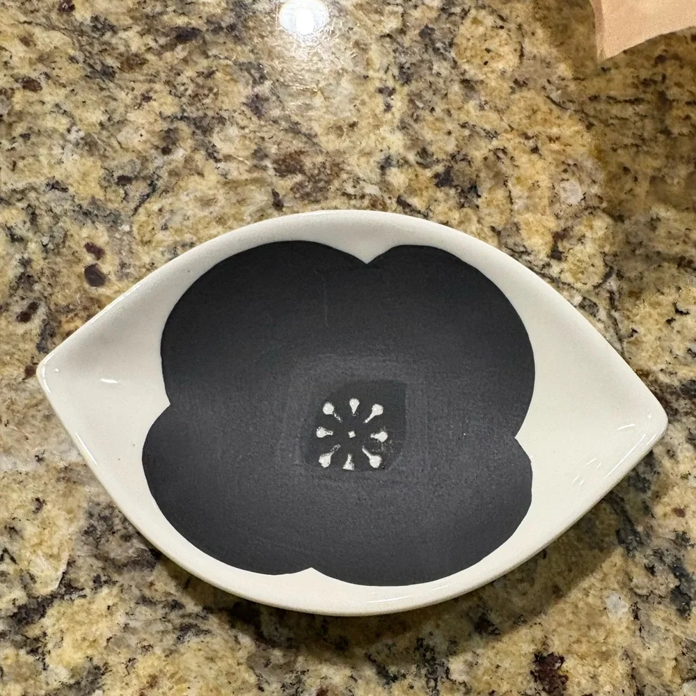 NEW Kyoto flower trinket dish -black/white