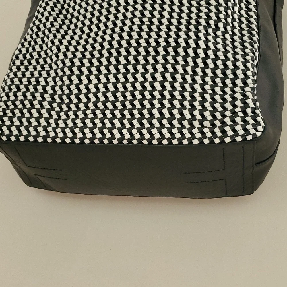 Tory Burch retail $590