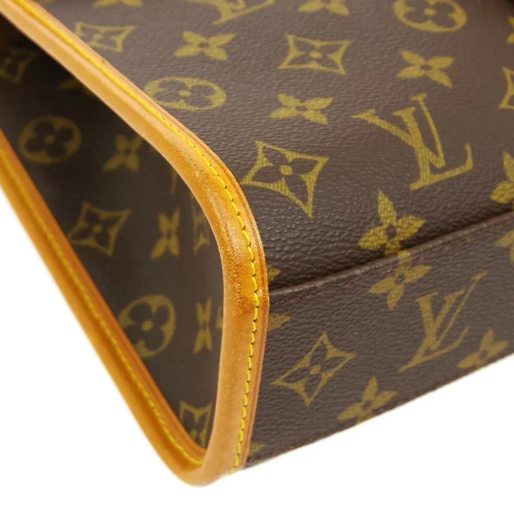 Louis Vuitton outside ab