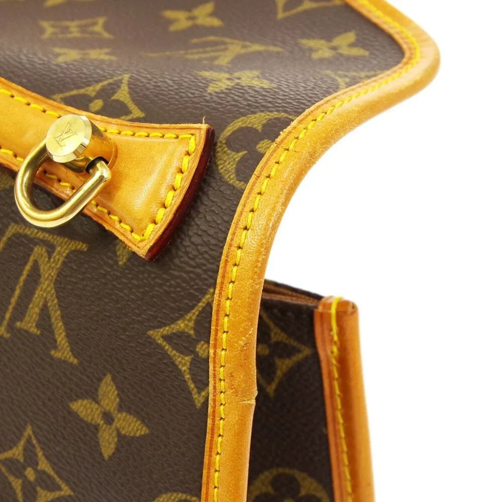 Louis Vuitton outside ab