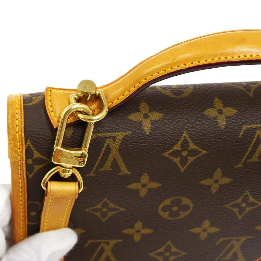 Louis Vuitton outside ab