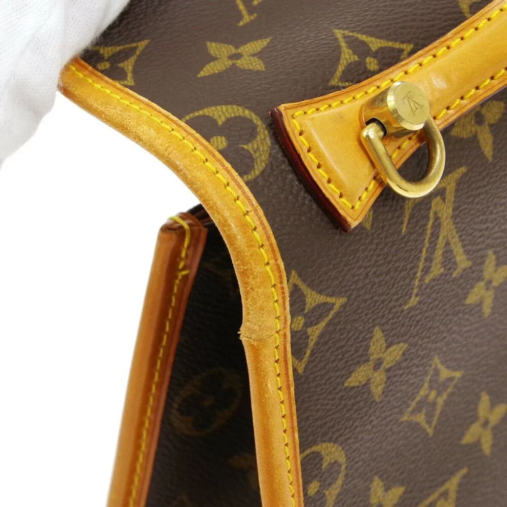 Louis Vuitton outside ab