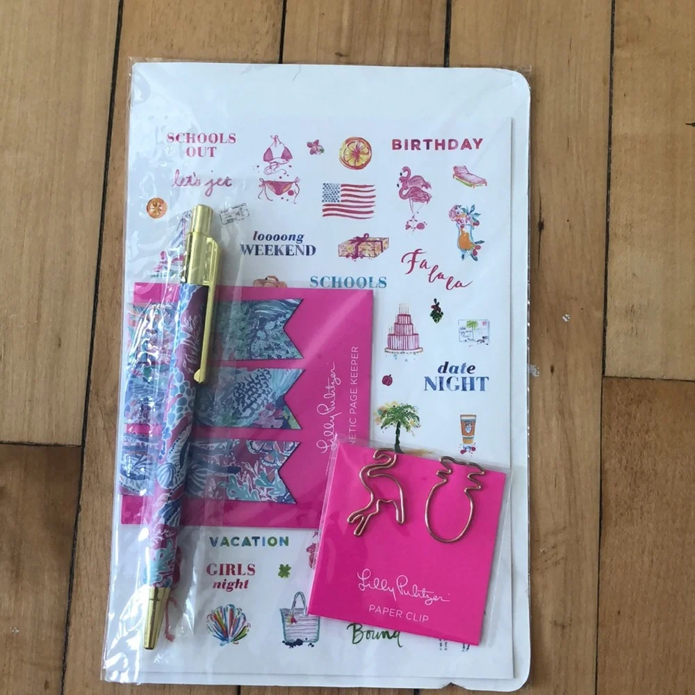 Lilly Pulitzer reposhing this